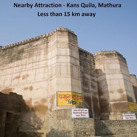 Oyo 29517 Hotel Barsana Palace Chhata Exterior photo