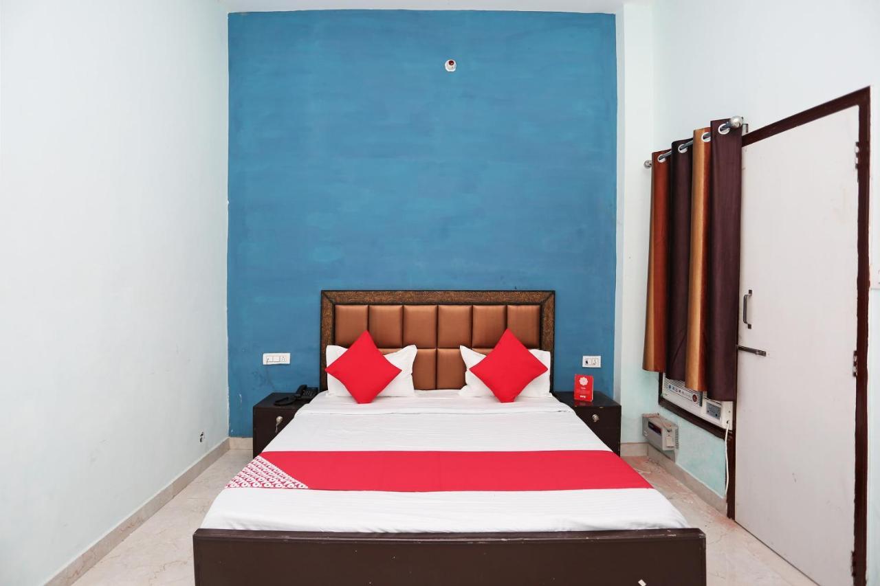 Oyo 29517 Hotel Barsana Palace Chhata Exterior photo