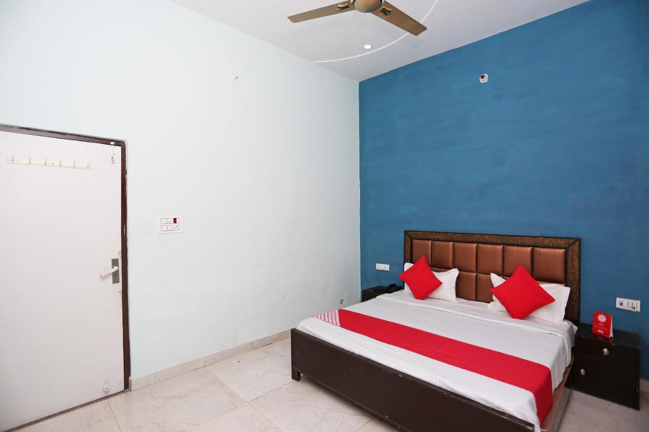Oyo 29517 Hotel Barsana Palace Chhata Exterior photo