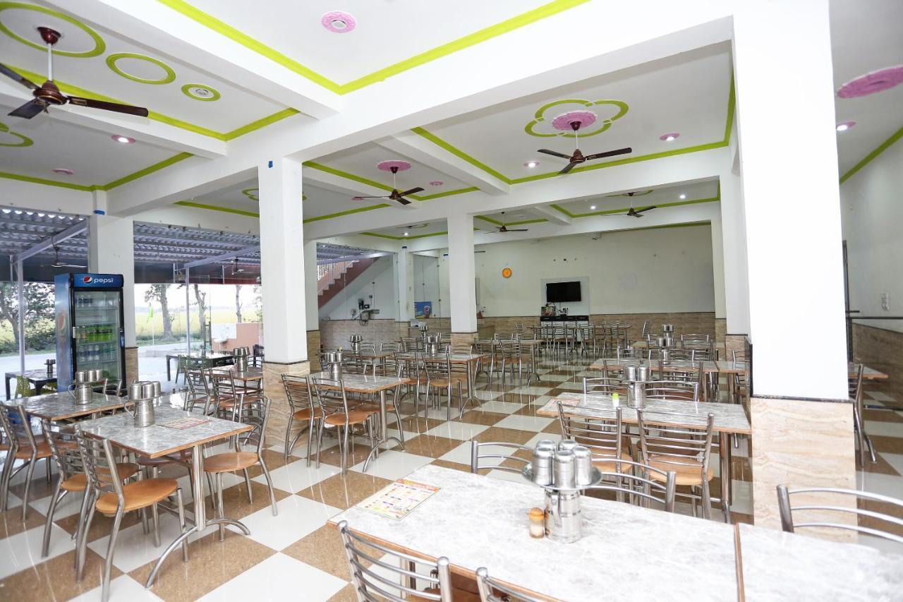 Oyo 29517 Hotel Barsana Palace Chhata Exterior photo