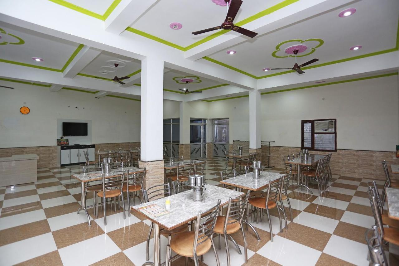 Oyo 29517 Hotel Barsana Palace Chhata Exterior photo