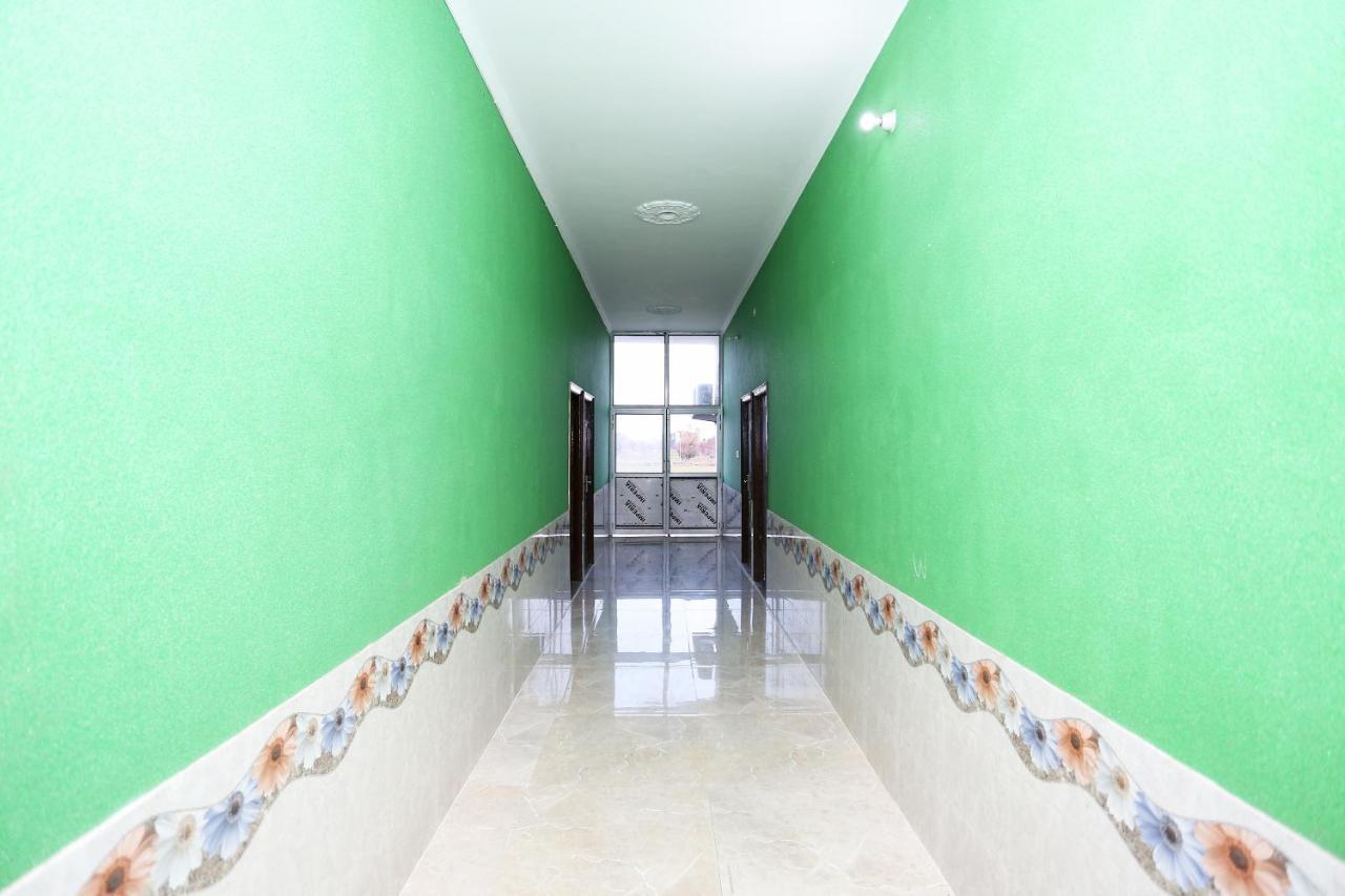 Oyo 29517 Hotel Barsana Palace Chhata Exterior photo