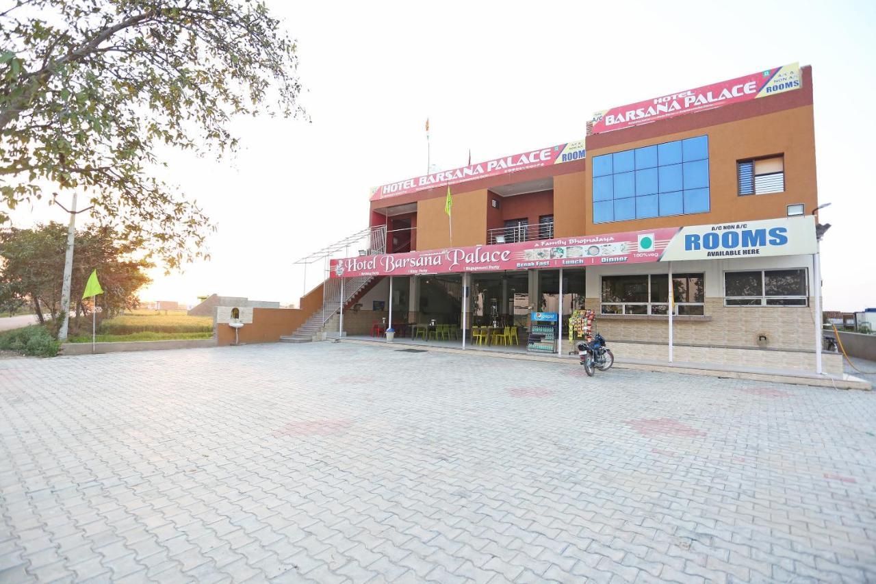 Oyo 29517 Hotel Barsana Palace Chhata Exterior photo