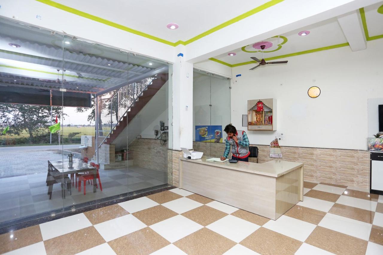 Oyo 29517 Hotel Barsana Palace Chhata Exterior photo